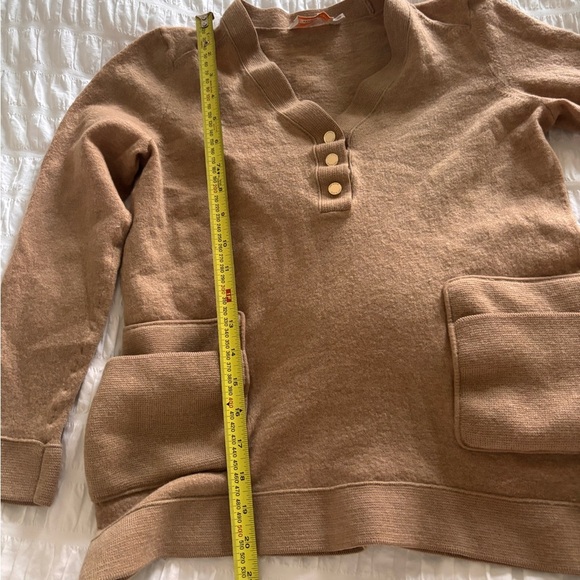 Tory Burch Tan V-Neck Sweater 100% Merino Wool - Picture 6 of 9